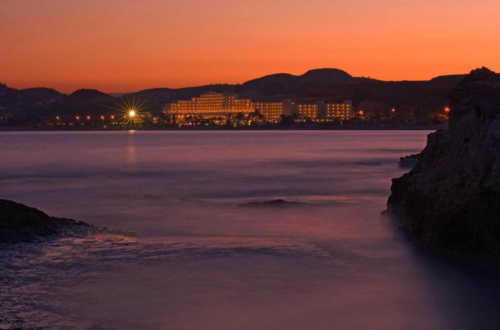 Rodos Palladium Leisure & Wellness Kallithea  Bagian luar foto Sunset at the Four Seasons Resort